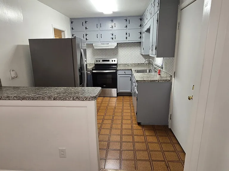 4085 Canby Ln — Photo 6