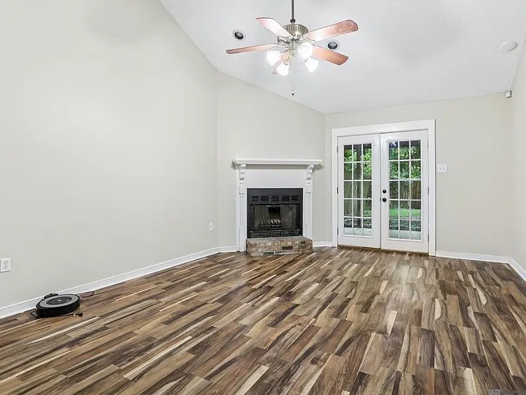 520 Stoney Creek Ave — Photo 4