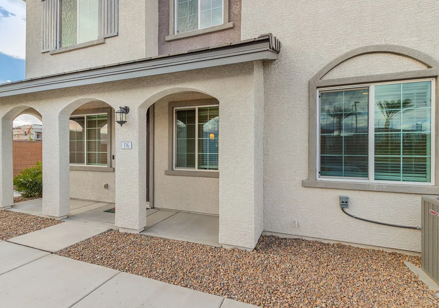 Like new 3-Bedroom Townhome! — Photo 4