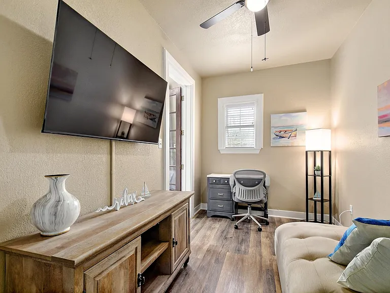 1246 Waverly Ave #101 — Photo 18