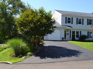 32 Sherwood Place, fairfield, CT 06890