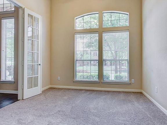 4th image of 1109 Lady Carol Ln