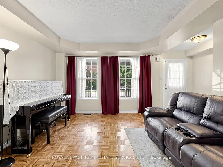 100 Georgian Dr — Photo 6