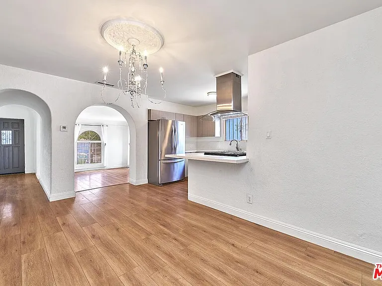 1120 S Plymouth Blvd — Photo 18