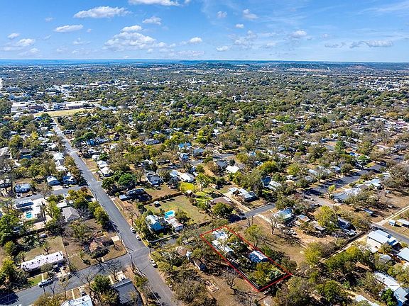 3rd image of 206 W Burbank St