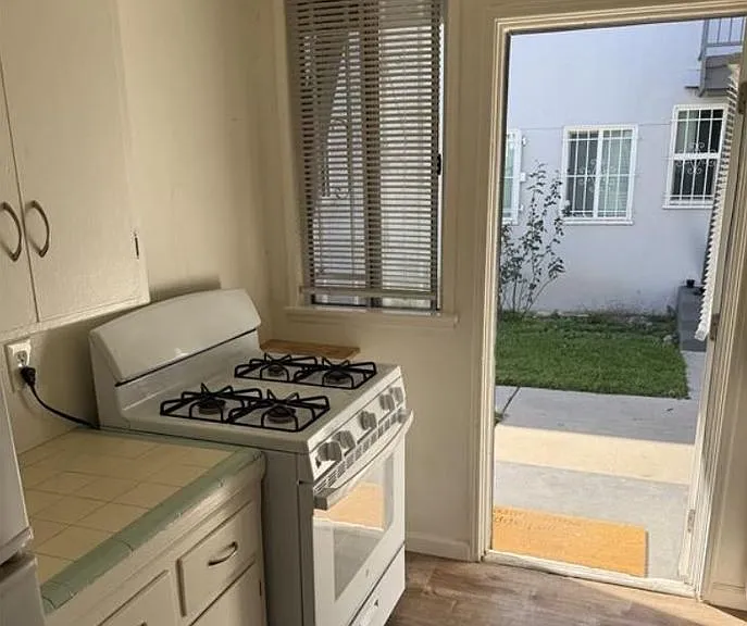 3475 Carmona Ave — Photo 11