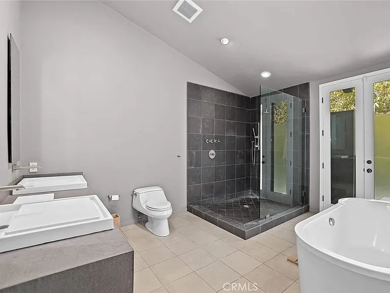2420 Bowmont Dr — Photo 15