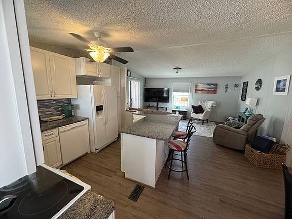 5th image of 240 Kingfisher Ln