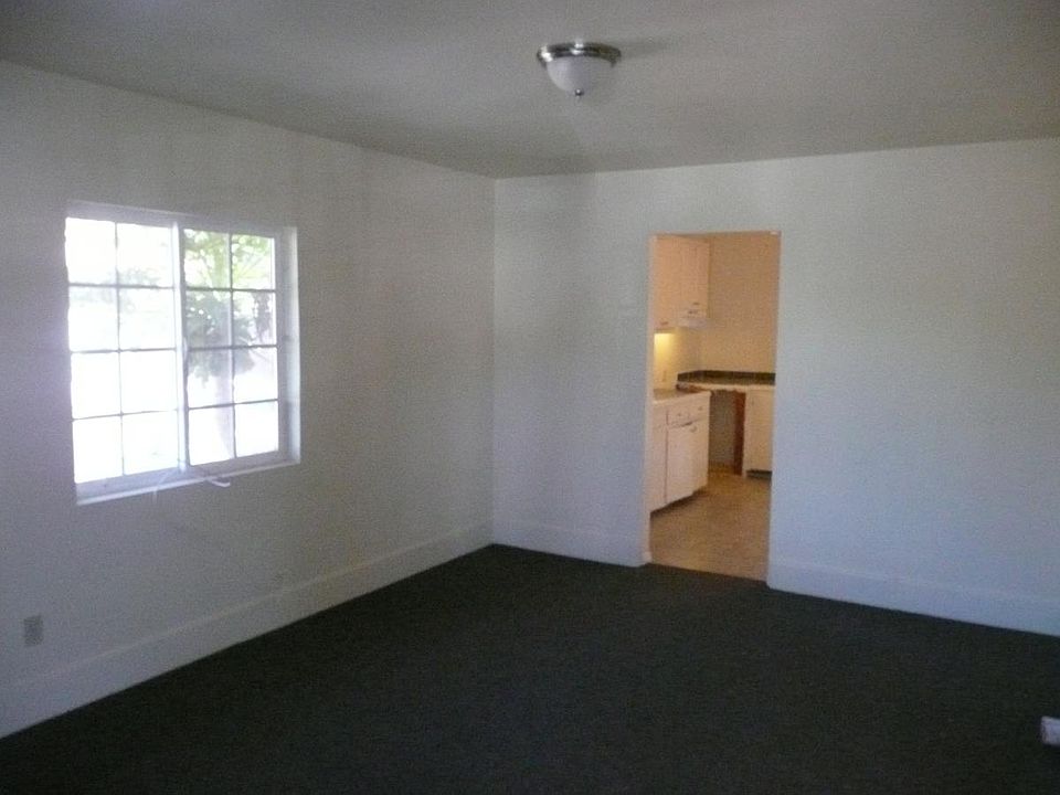 2nd image of 3055 J St