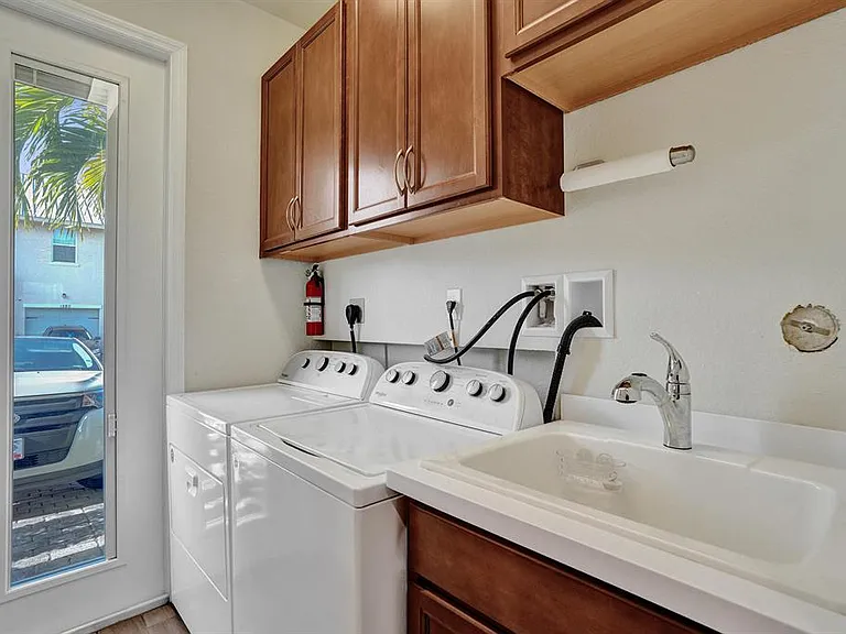 1300 Eucalyptus Dr #3 — Photo 4