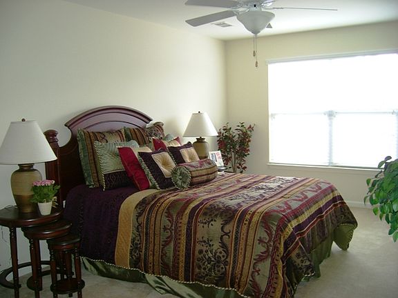 Master bedroom Furnished Mod