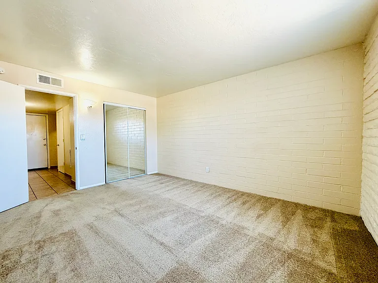 Desert Atrium - Studios, 1 Bedrooms and 2 Bedrooms in Great Location! Community Pool! — Photo 28