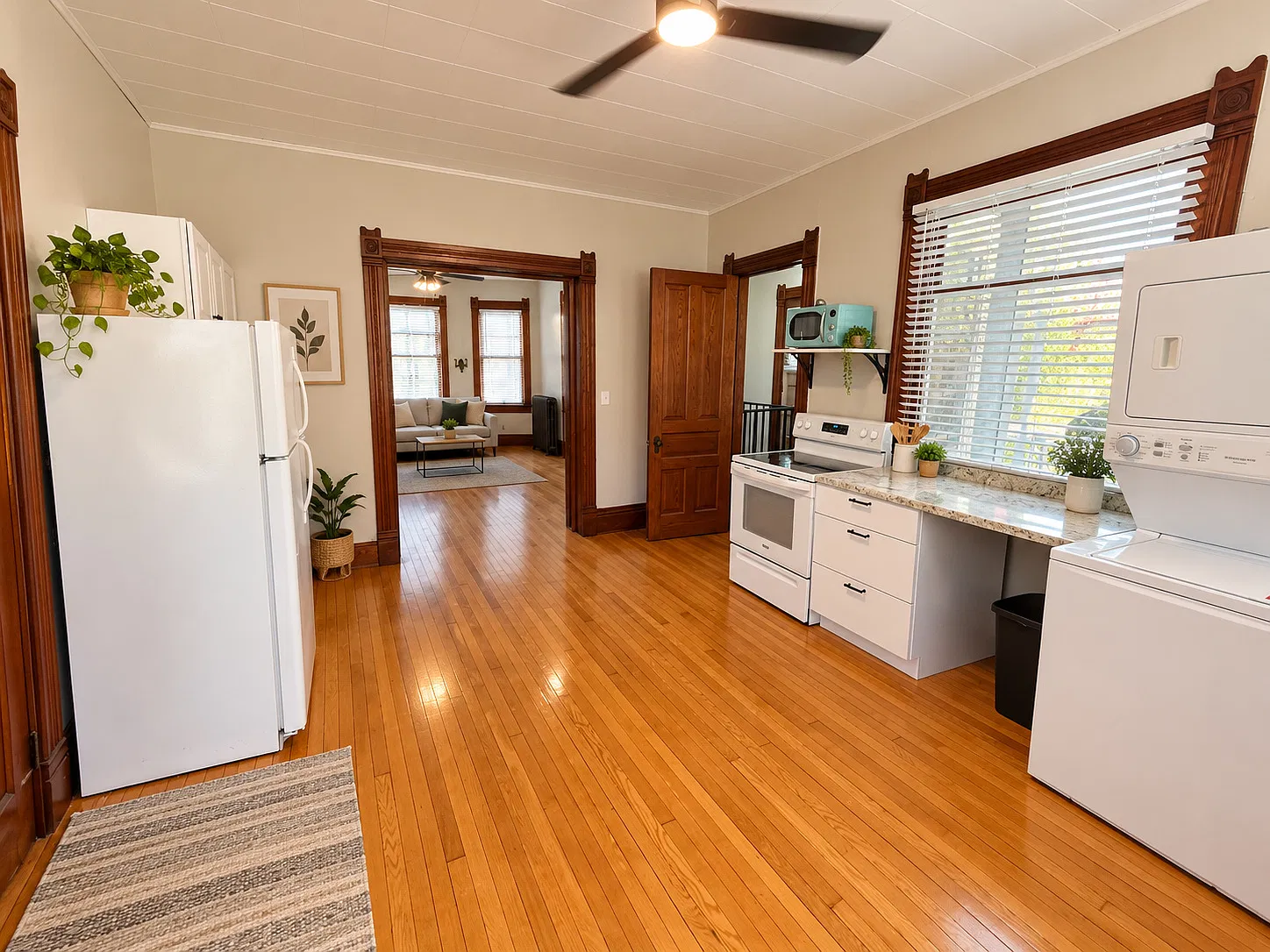 2 bed, 2.5 bath, 1300 sqft, $2,400 — Photo 4