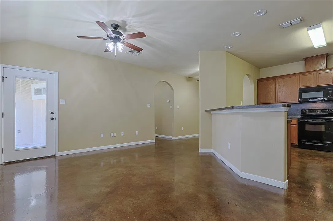 2 bed, 2.0 bath, 1400 sqft, $1,695 — Photo 2