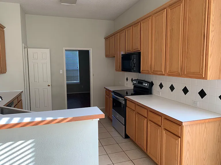 3633 Kimble Dr — Photo 5