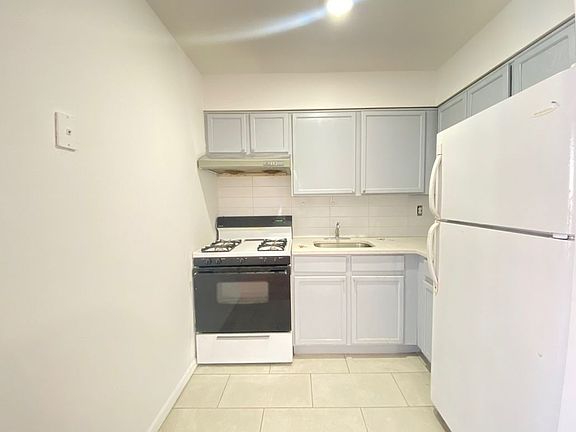 3rd image of 236 Skillman Ave #2