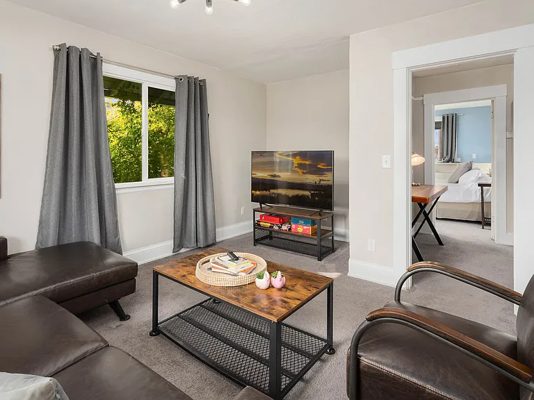 2313 Everett Ave #3 — Photo 4