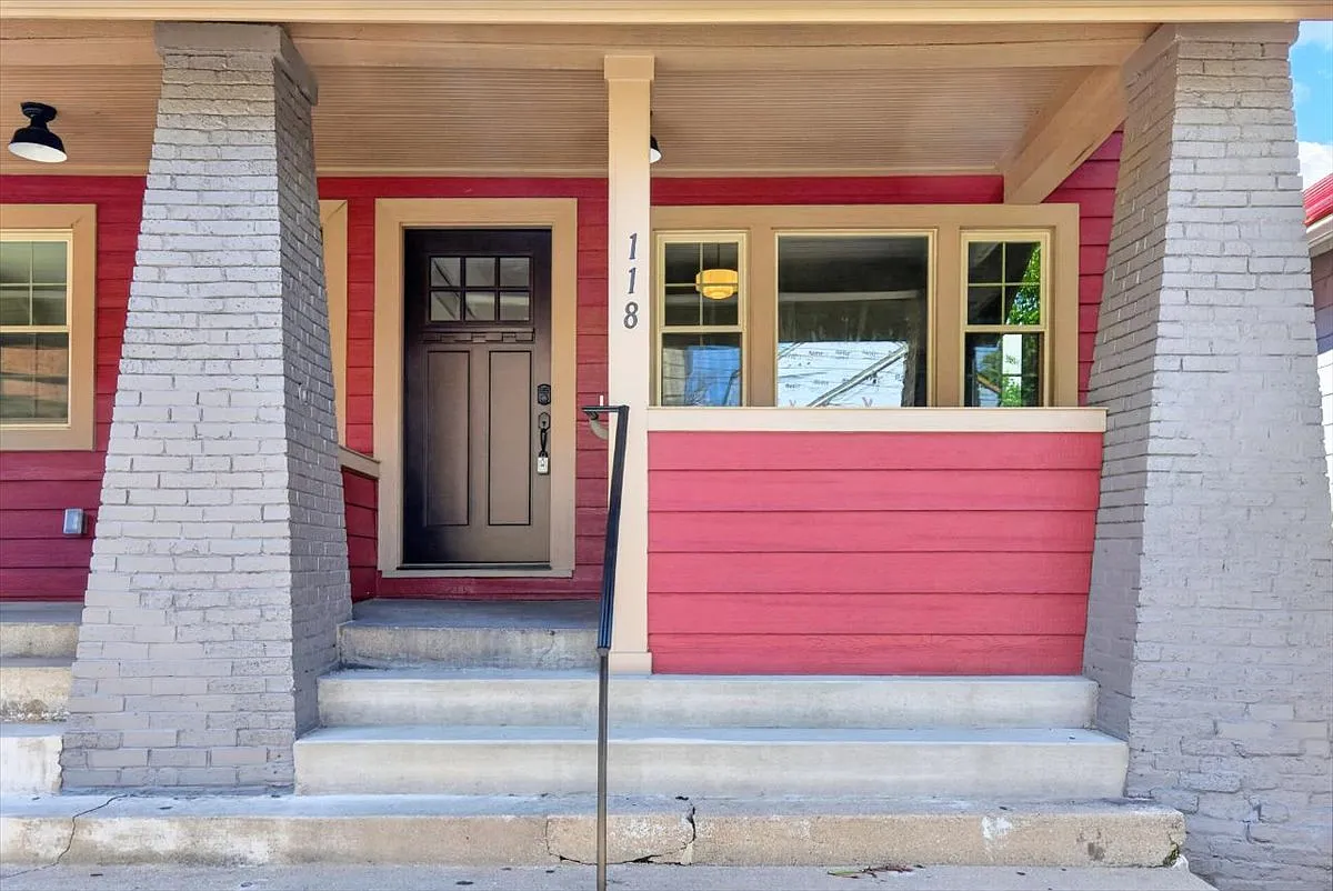 2 bed, 1.5 bath, 1092 sqft, $2,100 — Photo 4