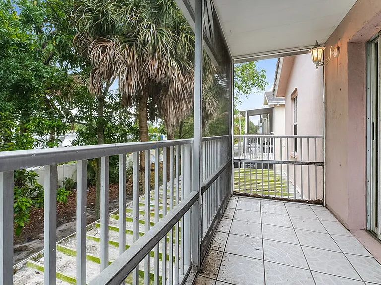4124 Pine Hollow Cir — Photo 16