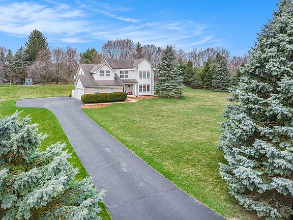 3rd image of 95 Fox Hill Ct