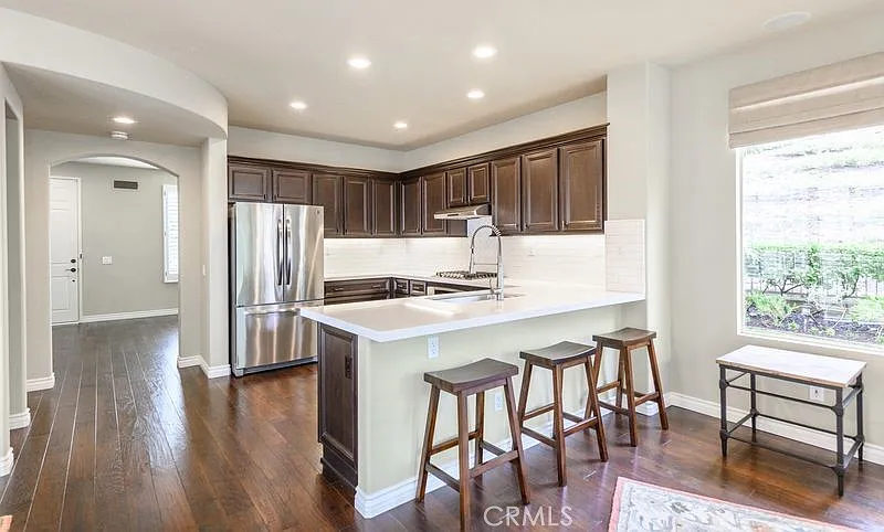 4 bed, 2.5 bath, 1933 sqft, $5,650 — Photo 3