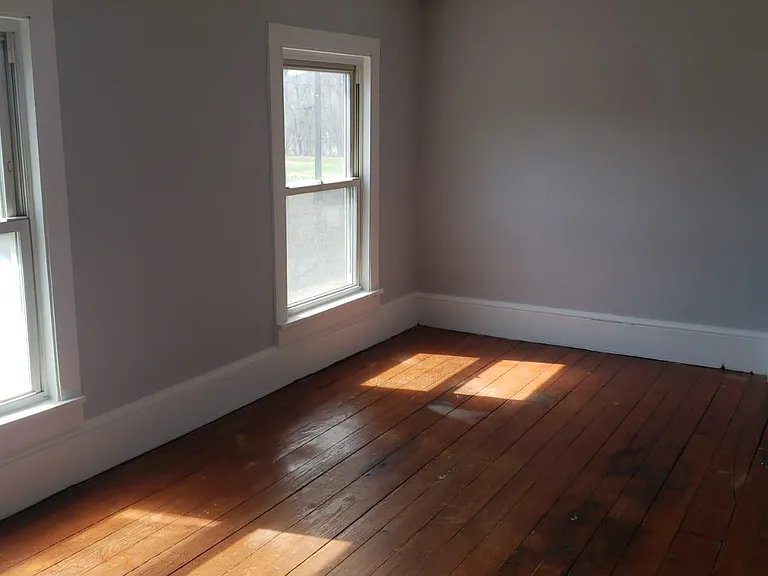 25 12th St — Photo 3
