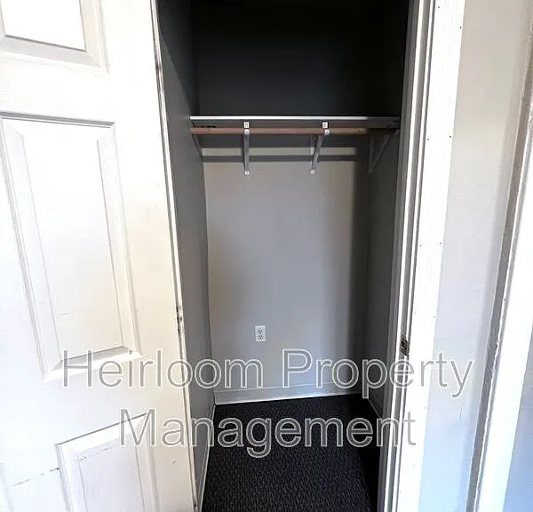924 E 6th St #3 — Photo 11