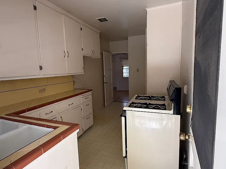 14518 Benefit St #14518 — Photo 4