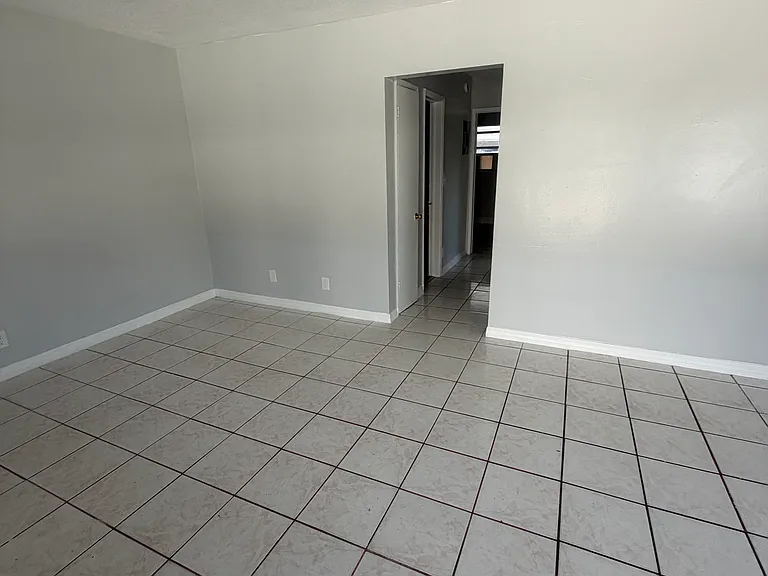 750 SW 8th St #6 — Photo 13