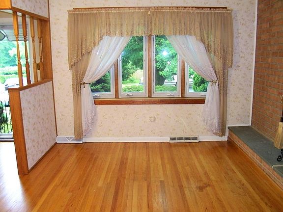 4th image of 805 Litwa Ln
