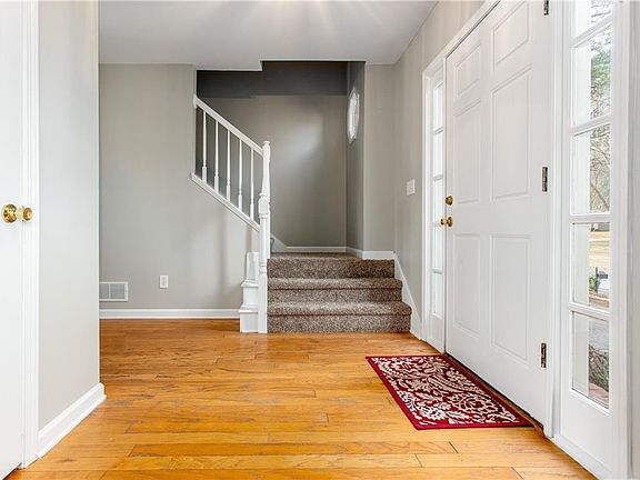 5th image of 2135 Summerchase Dr