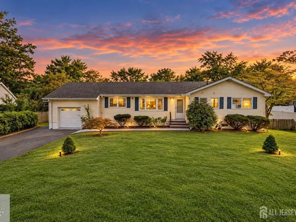 21 Coolidge Ave, East Brunswick, NJ 08816