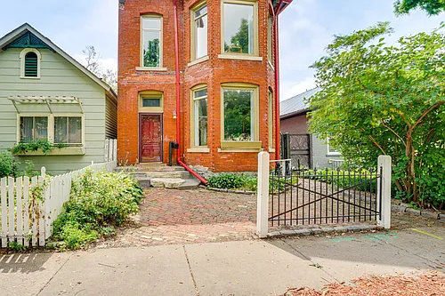 192 Charles Ave Photo 1