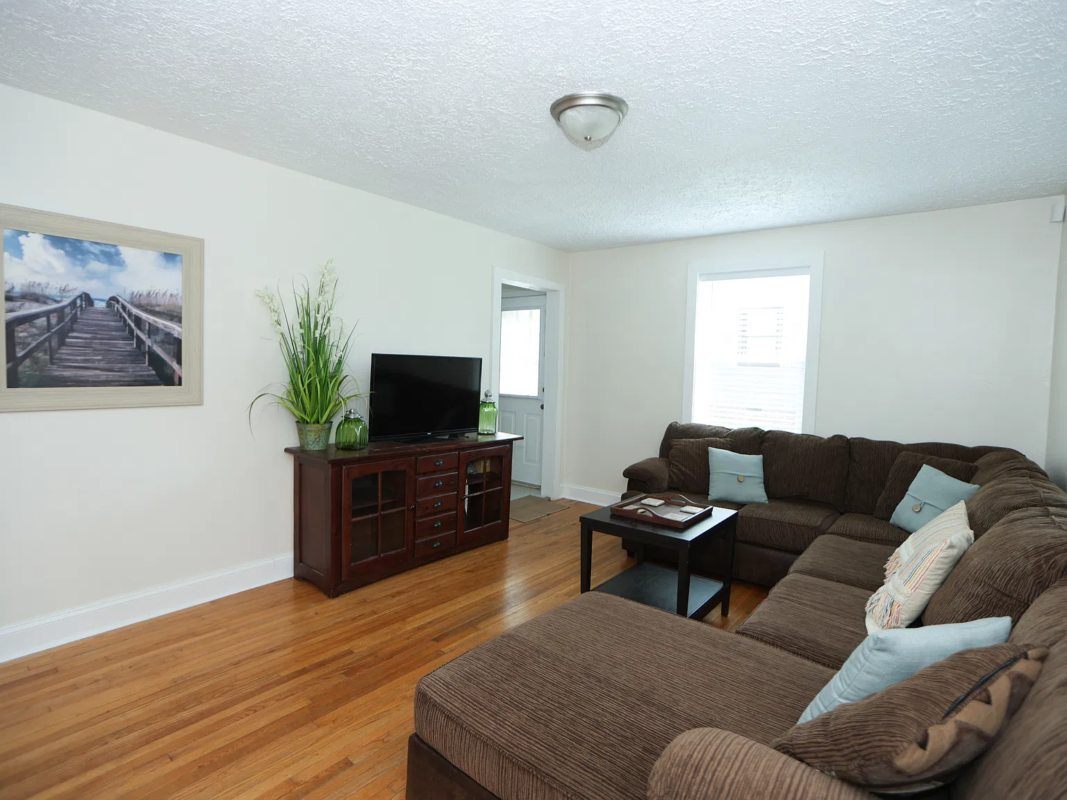 509 Broadview Dr — Photo 4