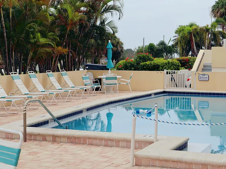851 Bayway Blvd — Photo 17