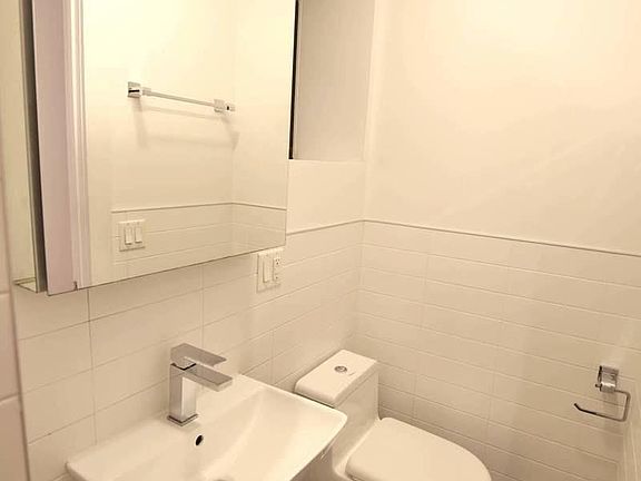 5th image of 211 Madison St APT 2