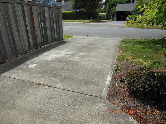 5th image of 1416 10th Ave SE