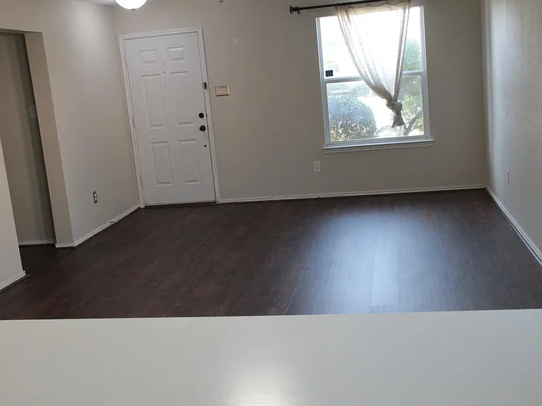 2059 La Salle Trl — Photo 3