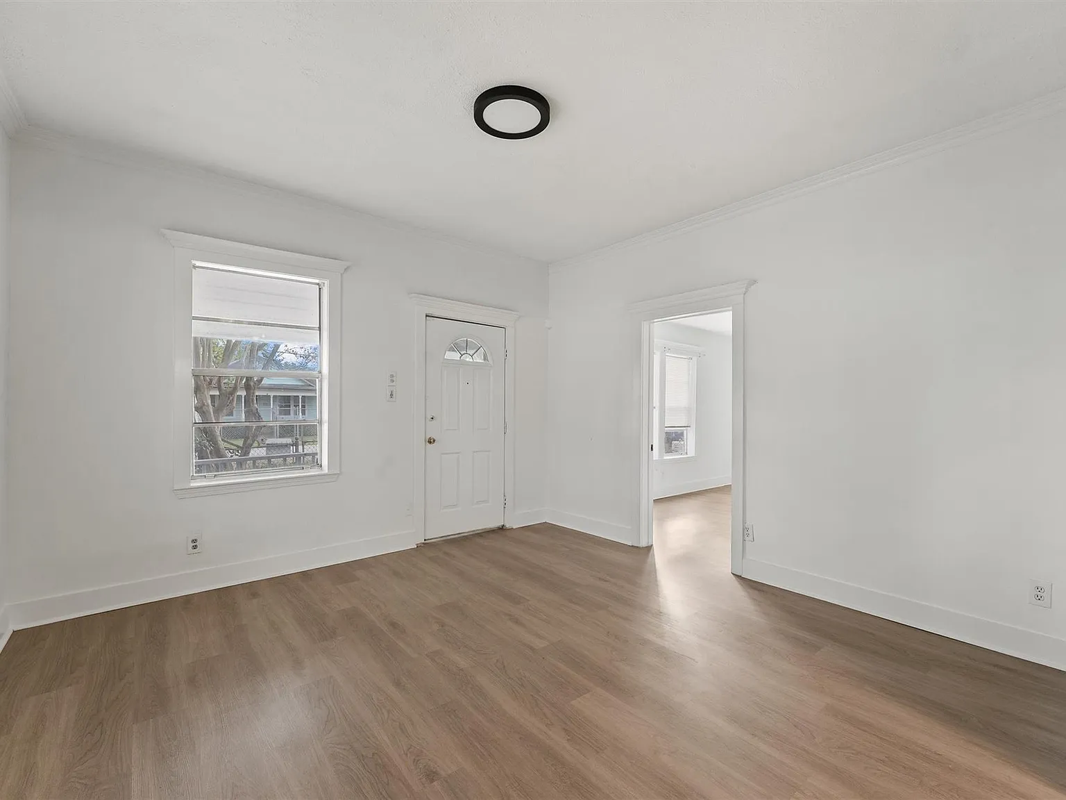 3 bed, 1.0 bath, 980 sqft, $1,400 — Photo 4