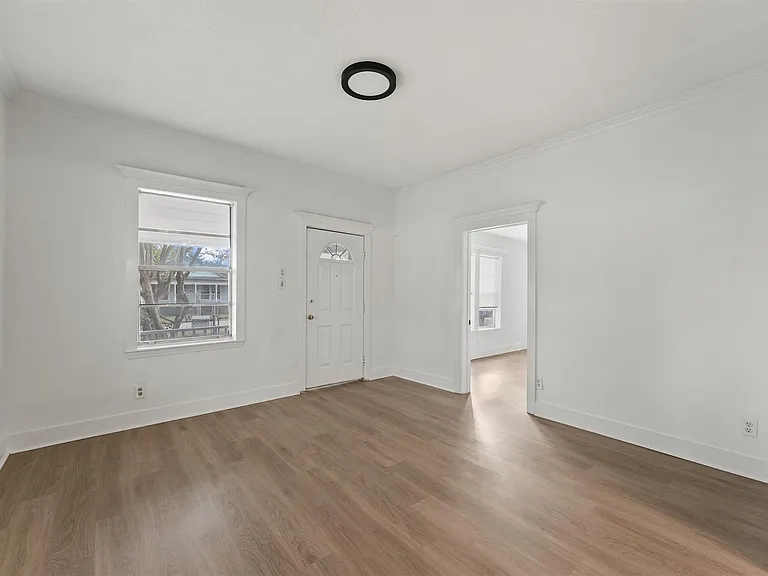 4029 Lucille St — Photo 4