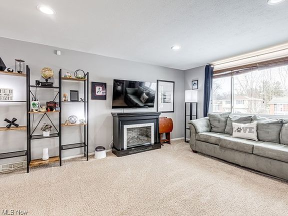 5th image of 12 Santin Cir