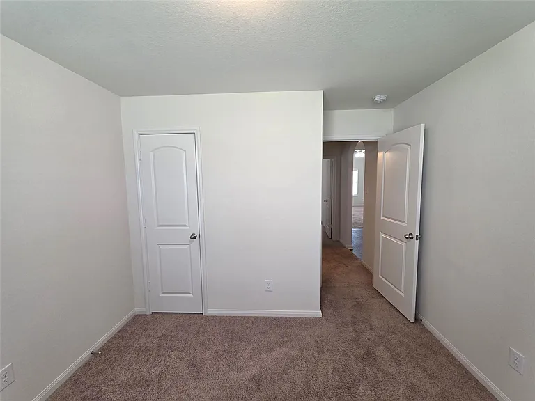723 Crystal Lakes Dr — Photo 36