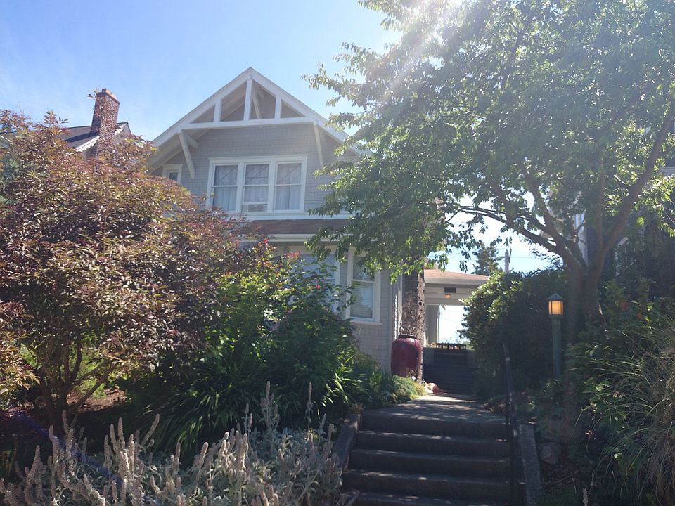 2nd image of 2822 Broadway E