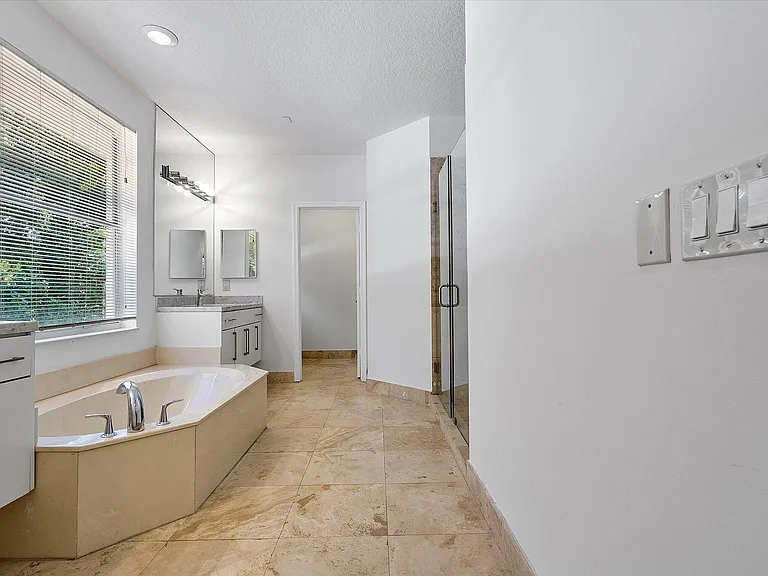2013 Harbor View Cir — Photo 28
