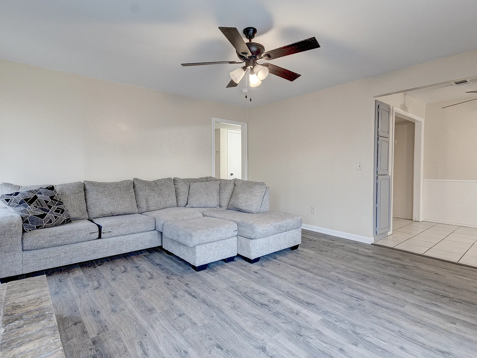 2 bed, 984 sqft, $1,500 — Photo 2