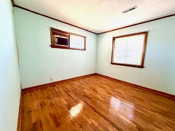 5th image of 313 Walker Rd