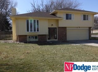 401 Chisholm Trl, Papillion, NE 68046