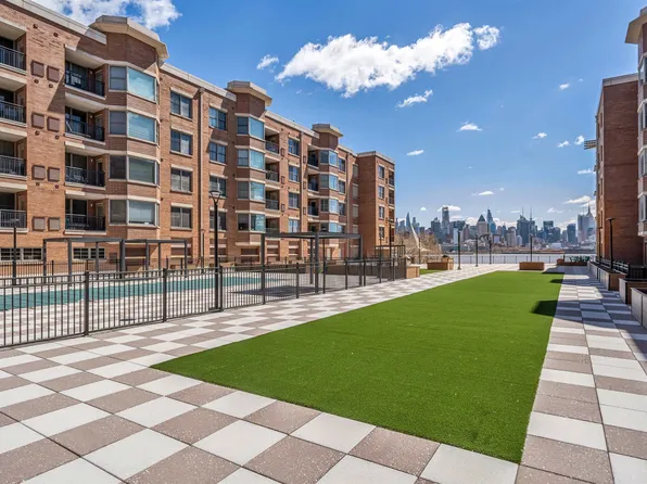 22 Avenue At Port Imperial image 28 of 31