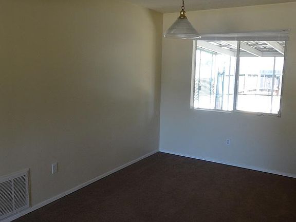 4th image of 598 W Westmont Ave