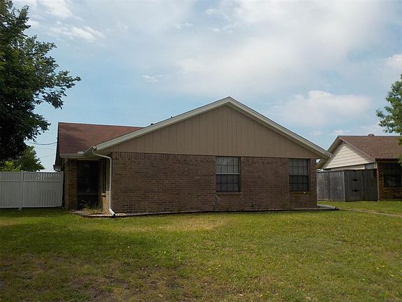 2nd image of 1028 Carmody Dr